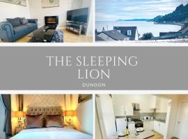 The Sleeping Lion - Dunoon Holiday Home, מלון בדונון