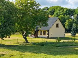 PRZYSTANEK nowEKOprzywno - Żółty Domek Pod Kasztanem, casa vacacional en Barwice