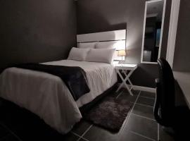 Vusi's Guesthouse, hotell Durbanis huviväärsuse The Pavilion Shopping Centre lähedal
