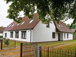 schoene Ferienwohnung mit Terrasse, hotel with parking in Ralswiek