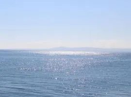 Beachfront Panoramic Seaview Free Wifi & Parking
