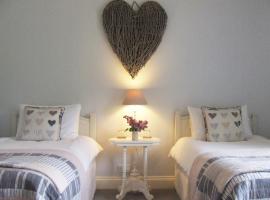 Lobhill Farmhouse Bed and Breakfast and Self Catering Accommodation: Okehampton şehrinde bir Oda ve Kahvaltı