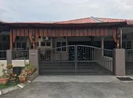 No 96 Nazirin Homestay Lumut