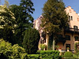 Schloss-Castel Pienzenau - Guestrooms & Apartments - B&B-Hotel & Restaurant, hostal o pensión en Merano