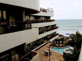 Flat completo a beira mar com vista exuberante no Blue Marlin Apartments, hotel na may jacuzzi sa Natal