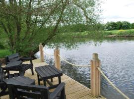 The Waters Edge Guest House, hotel near Charlecote Park, Stratford-upon-Avon