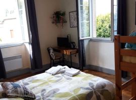 Chambres d'hotes Condat, bed and breakfast en Condat-sur-Ganaveix