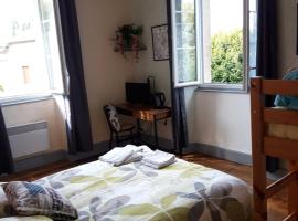 Chambres d'hotes Condat, hotel in Condat-sur-Ganaveix