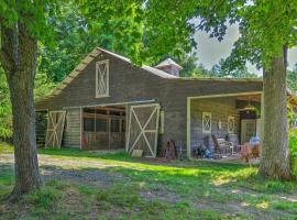 Rustic and Authentic Farm Stay by DuPont Forest!, hotel din Hendersonville