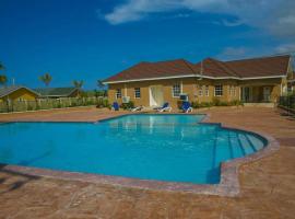 J Ochi ApartHotel, hotel din Ocho Rios