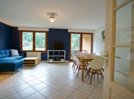 Le Bleu du Lac - 150m from the lake - terrace & parking in Sevrier, holiday home in Sévrier