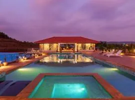 La Palm by StayVista - Mountain-view villa, boasting a spacious pool, Gym, Indoor games, Basketball court & A lush lawn with a gazebo