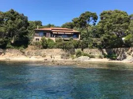 Villa Niel - accès direct mer et piscine chauffée