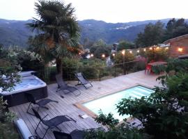 Les chalets du Boucillon, hôtel aux Ollières-sur-Eyrieux