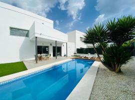 Casa Coco Stylisches Beachhouse mit Pool & Sundeck Els Poblets Denia, vakantiewoning aan het strand in Els Poblets