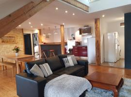 Loft dans les Pyrénées, khách sạn ở Oloron-Sainte-Marie