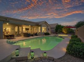 Phoenix Area Home with Pool and Spa on Golf Course, golfhotelli kohteessa Surprise