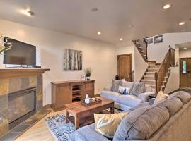 Private Hot Tub Family Townhome in Breckenridge、ブリッケンリッジのホテル