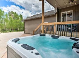 Bright Kamas Home with Fire Pit, 22 Mi to Park City!, hotel u gradu Kamas