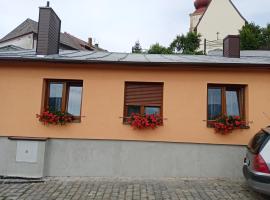 Apartmán pod kostelem, hotel v destinaci Strážov