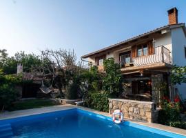 Etno Villa with a pool - Matušanovi Dvori Rab, cabaña o casa de campo en Rab