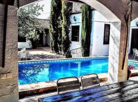 Restored Holiday Home in Illora with Swimming Pool, Garden, отель в городе Эскоснар