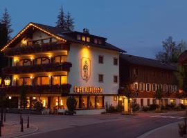 Hotel Hirsch mit Café Klösterle, hotell i Enzklösterle