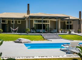 Villa Katrin Walking Distance to Beach, family hotel in Kefallonia