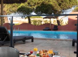 The Originals City, Relax'Otel & Spa, Le Barcarès、ル・バルカレスのホテル