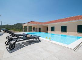 LUXUS-VILLA mit 4 Schlafzimmern und POOL in der Nähe von Dubrovnik Kroatien und Bosnien, vacation rental in Ravno
