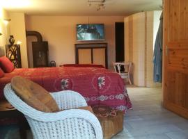 Apartment ,,Garconniere'' am See, hotel with parking in Kosel