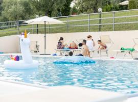 Il Casale Lonato - by Host4U, Hotel mit Pools in Lonato del Garda