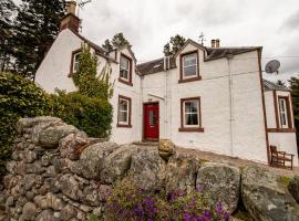 Rottal Farmhouse, vacation home in Millton of Clova