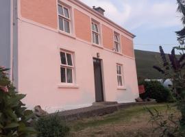 Gleann Loic Farmhouse, hytte i Dingle