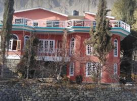 Arcadian Inn Hotel, hotel com estacionamento em Gilgit