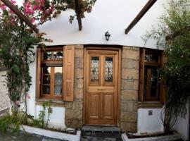 Maisonette Zoe, casa rústica em Skiros