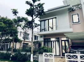 Xanh Villas Resort & Spa Luxury – hotel z parkingiem w mieście Hòa Lạc