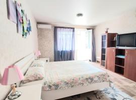 1 комнатная на Позняках, hotel in Kyiv