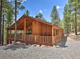 Serene Greer Cabin with Grill 12 Mi to Skiing!，Greer的Villa