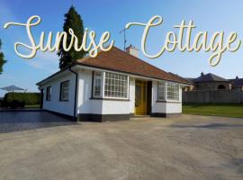 Sunrise Cottage on shores off Lough Gowna, hotel v destinaci Scrabby