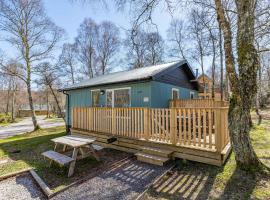 Bracken Lodge 5 with Hot Tub, hotel sa Belladrum