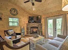 Private Hot Tub and EV Charger Cozy Murphy Cabin!