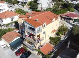 Apartments Mara Seget Vranjica