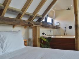 Van Heeckeren Apartments & Suites Buren, hotel v destinaci Buren