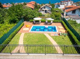 Luxury House In Chervenka next to Gradina beach, stuga i Tjernomorets