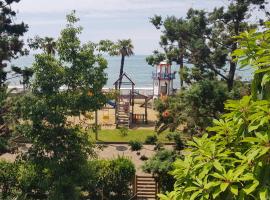 Sea View Apartment at Oasis Dreamland Resort, resort en Chakvi