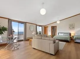 The Flaxman Studio - Panoramic Ocean Views