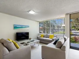 Magnus Gardens 4 beautiful air conditioned unit with filtered water views and Wi-Fi