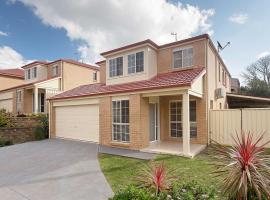 Tomaree Townhouse 5 large air conditioned townhouse and WI-FI, hotel s golf terenima u gradu 'Nelson Bay'