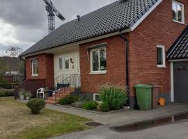 Villa mitt i Ullared - 400m till Gekås, hotel a Ullared